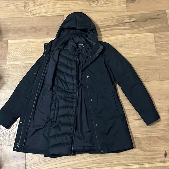 The North Face Jackets & Blazers - Women’s Black North Face 2-in-1 parka